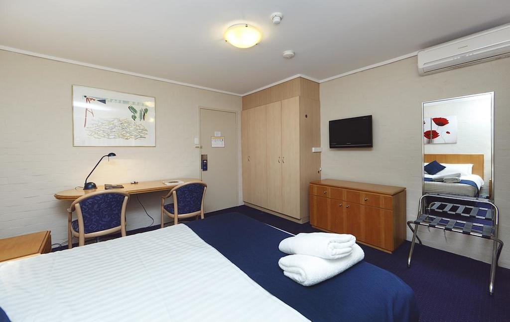 Ibis Styles Canberra Exterior photo